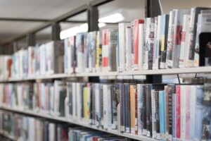 Memahami Arti Buku Fiksi Beserta Jenis-Jenisnya